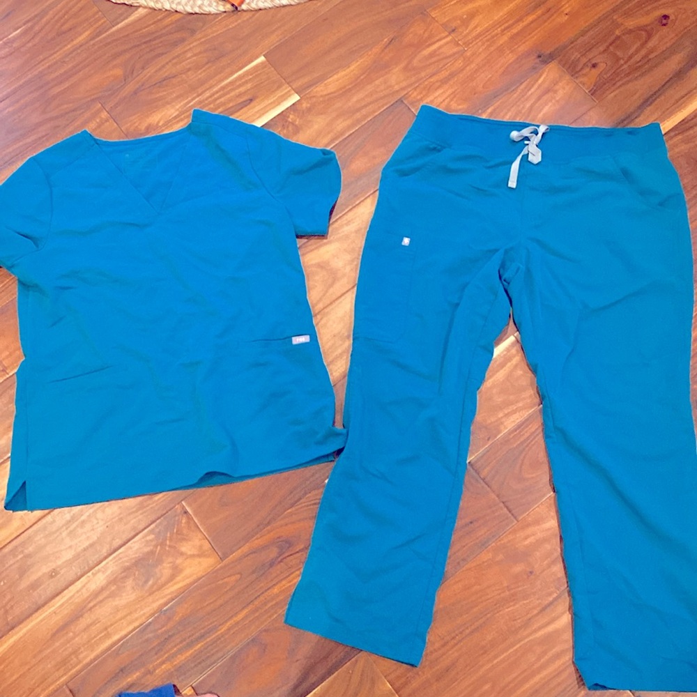 Figs pacific blue size L/petite